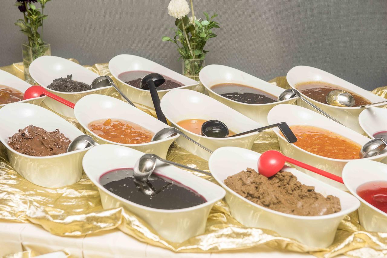 Ozgobek Ronesans Hotel De Luxe Uşak Bagian luar foto