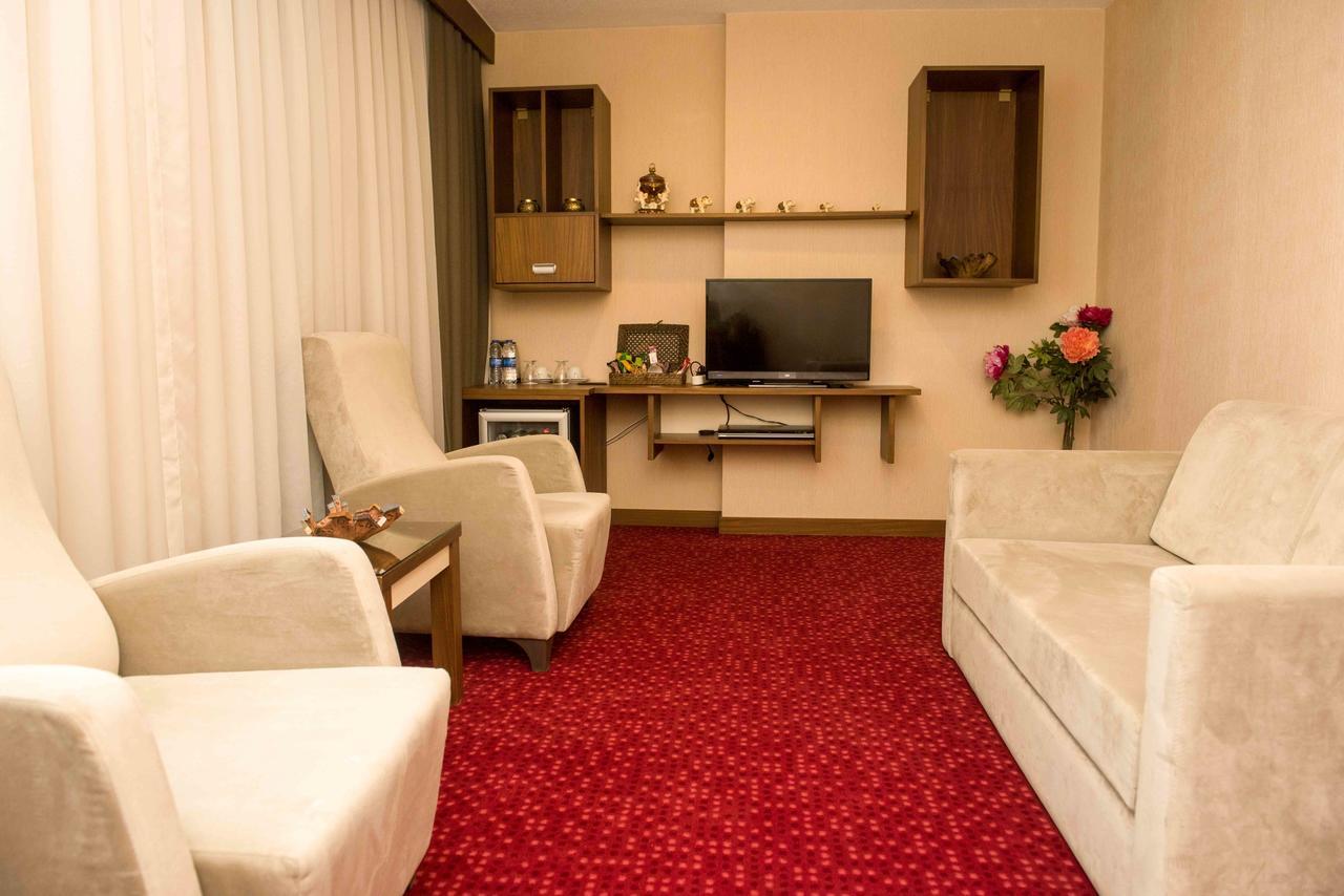 Ozgobek Ronesans Hotel De Luxe Uşak Bagian luar foto