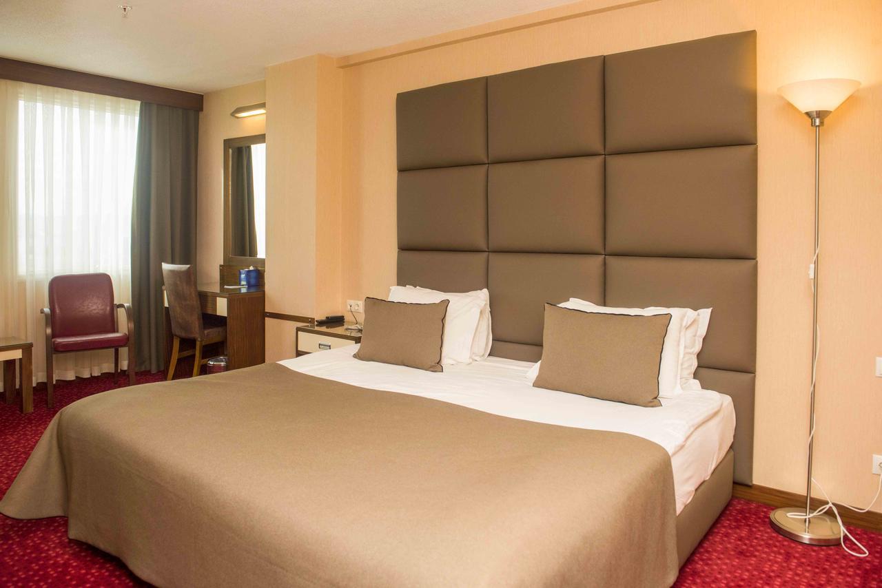 Ozgobek Ronesans Hotel De Luxe Uşak Bagian luar foto