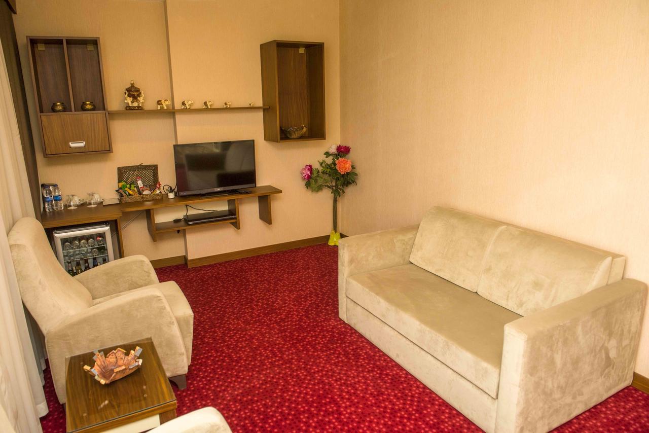 Ozgobek Ronesans Hotel De Luxe Uşak Bagian luar foto