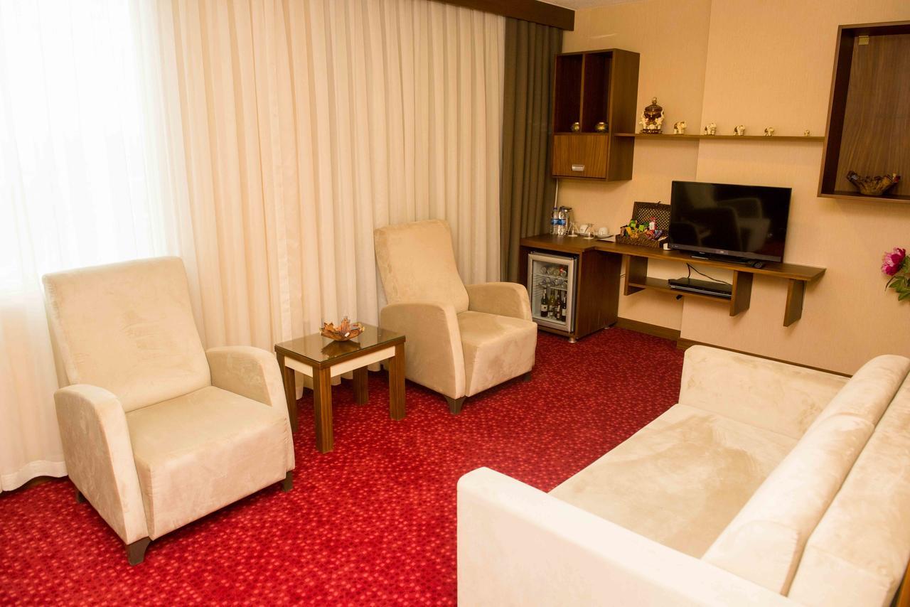 Ozgobek Ronesans Hotel De Luxe Uşak Bagian luar foto